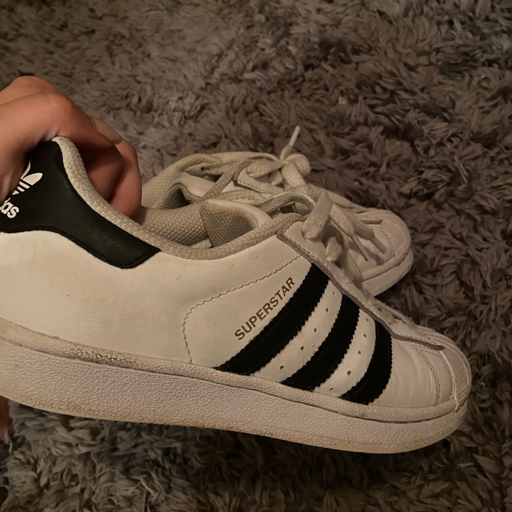 Adidas superstar size 5.5 but feels like 7.5